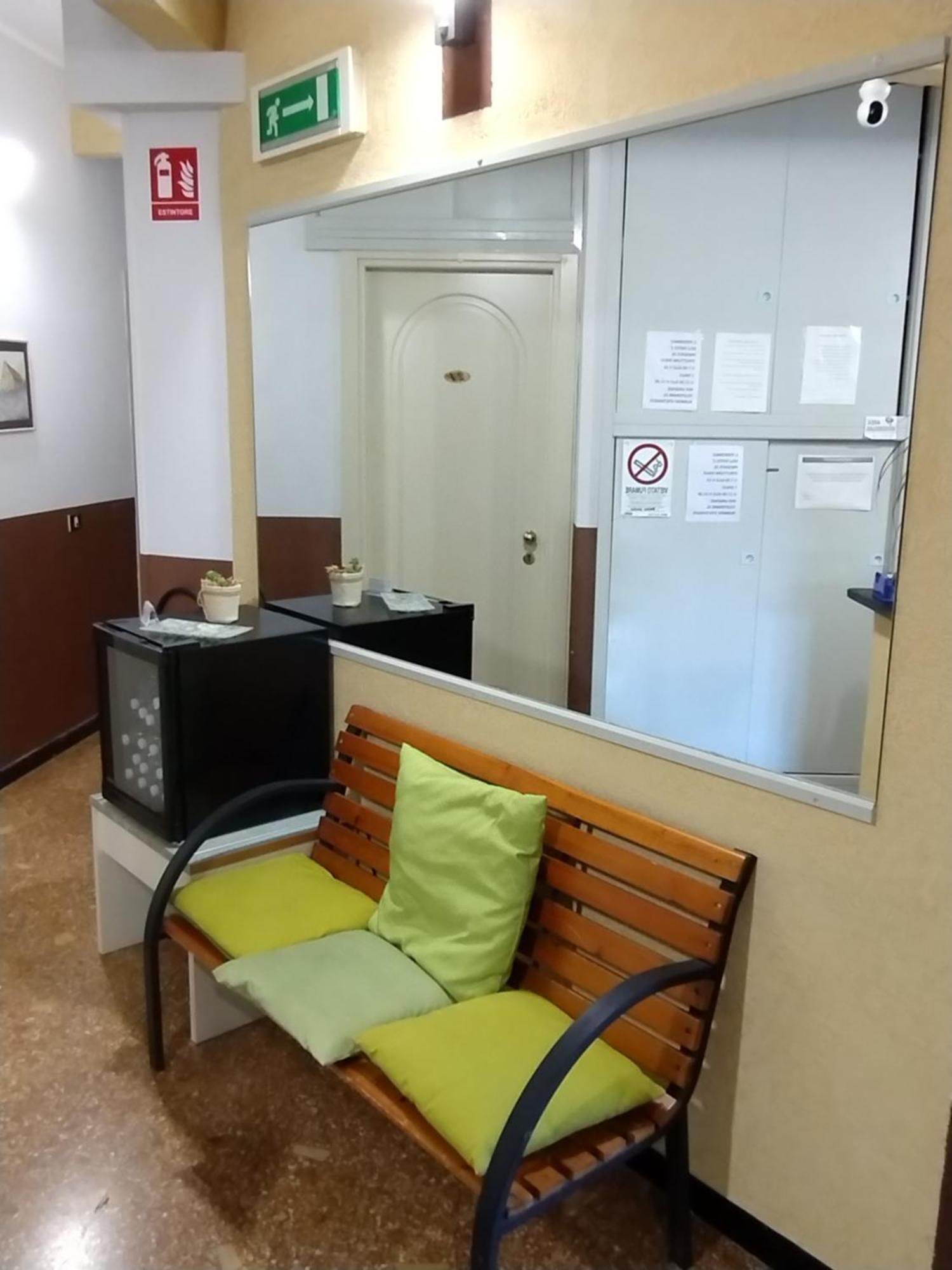 Hotel Della Piazzetta Varazze Buitenkant foto