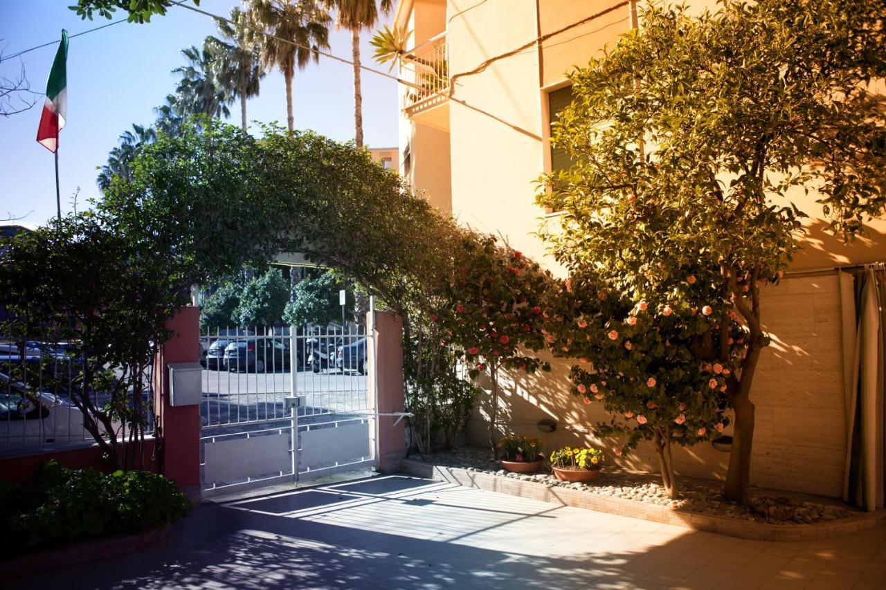 Hotel Della Piazzetta Varazze Buitenkant foto