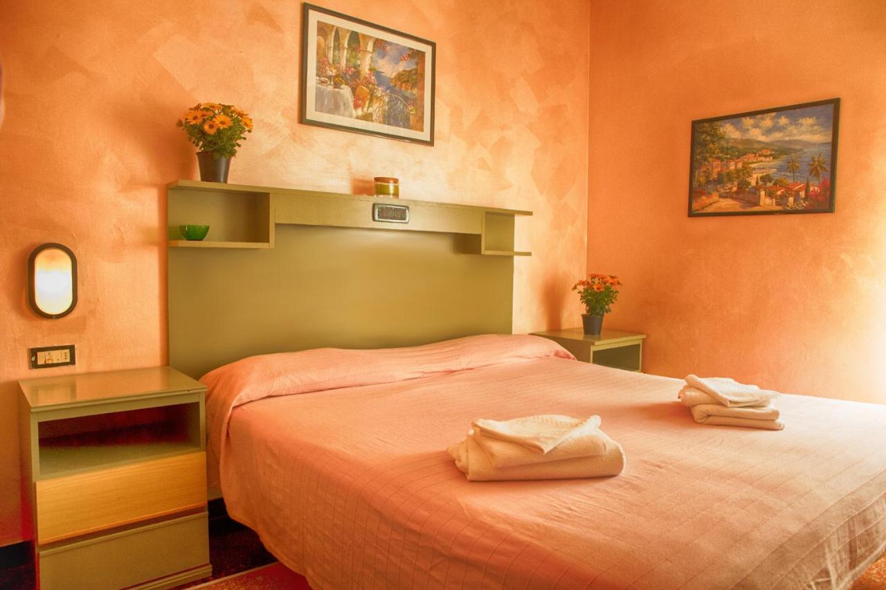 Hotel Della Piazzetta Varazze Buitenkant foto
