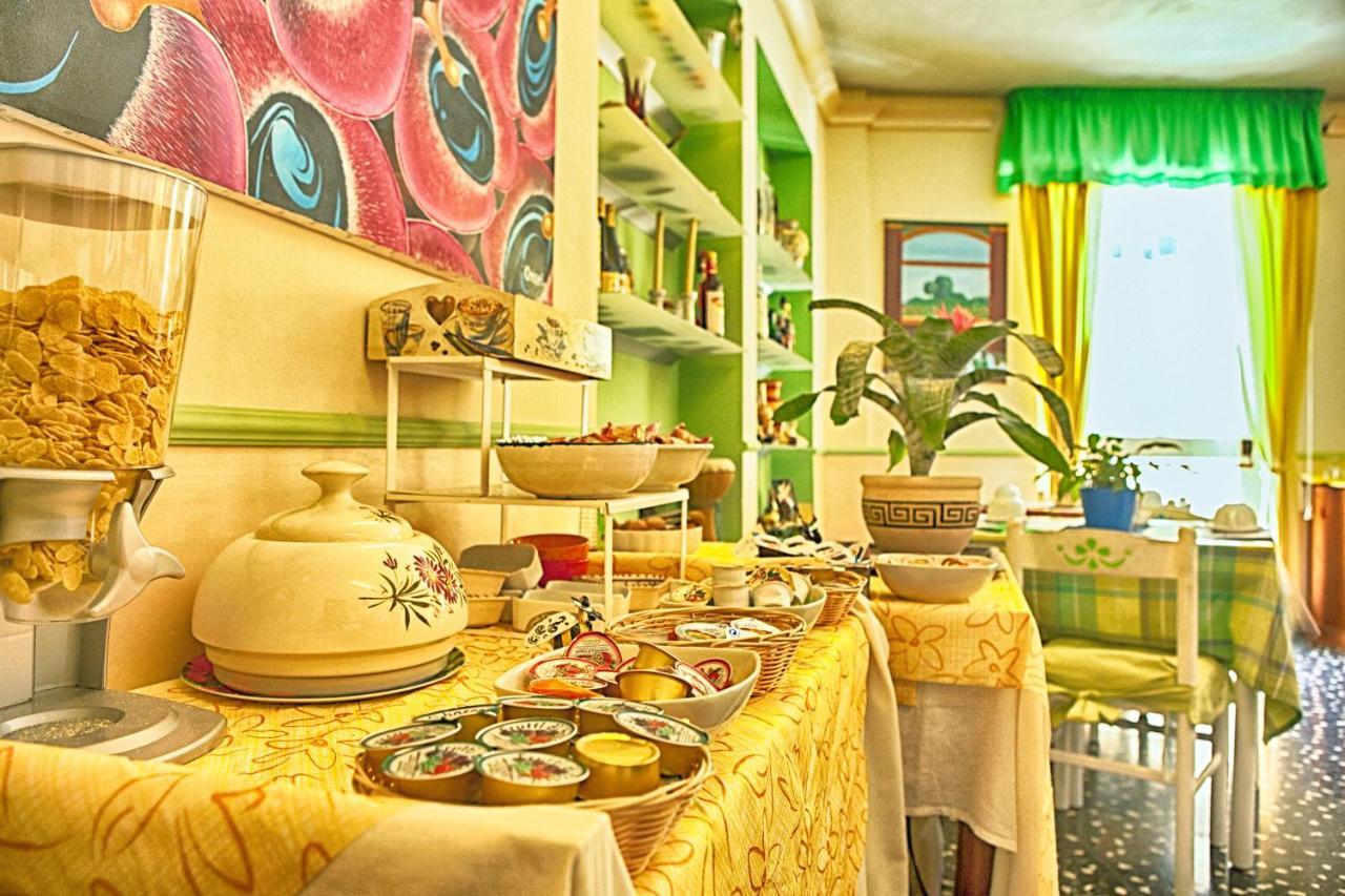 Hotel Della Piazzetta Varazze Buitenkant foto