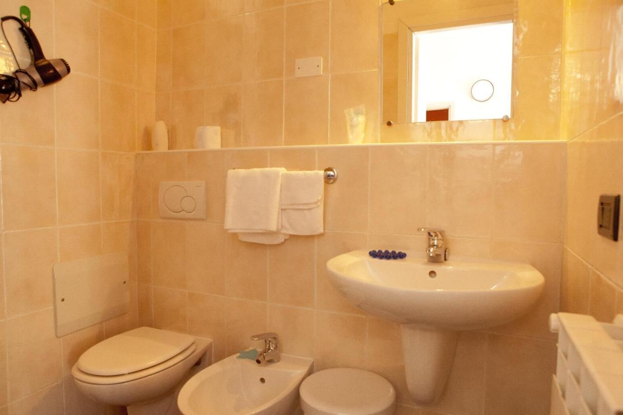 Hotel Della Piazzetta Varazze Buitenkant foto